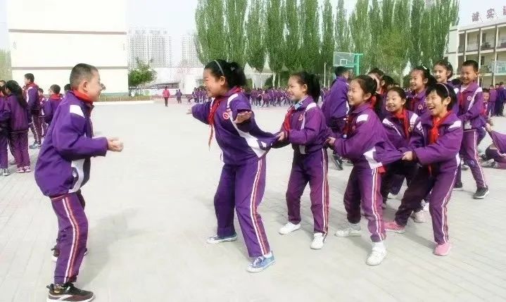 仅彰显了湖